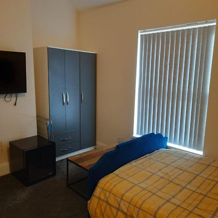 Lovely Bedroom With Shared Kitchen & Bathroom Free Parking Walsall Exteriér fotografie