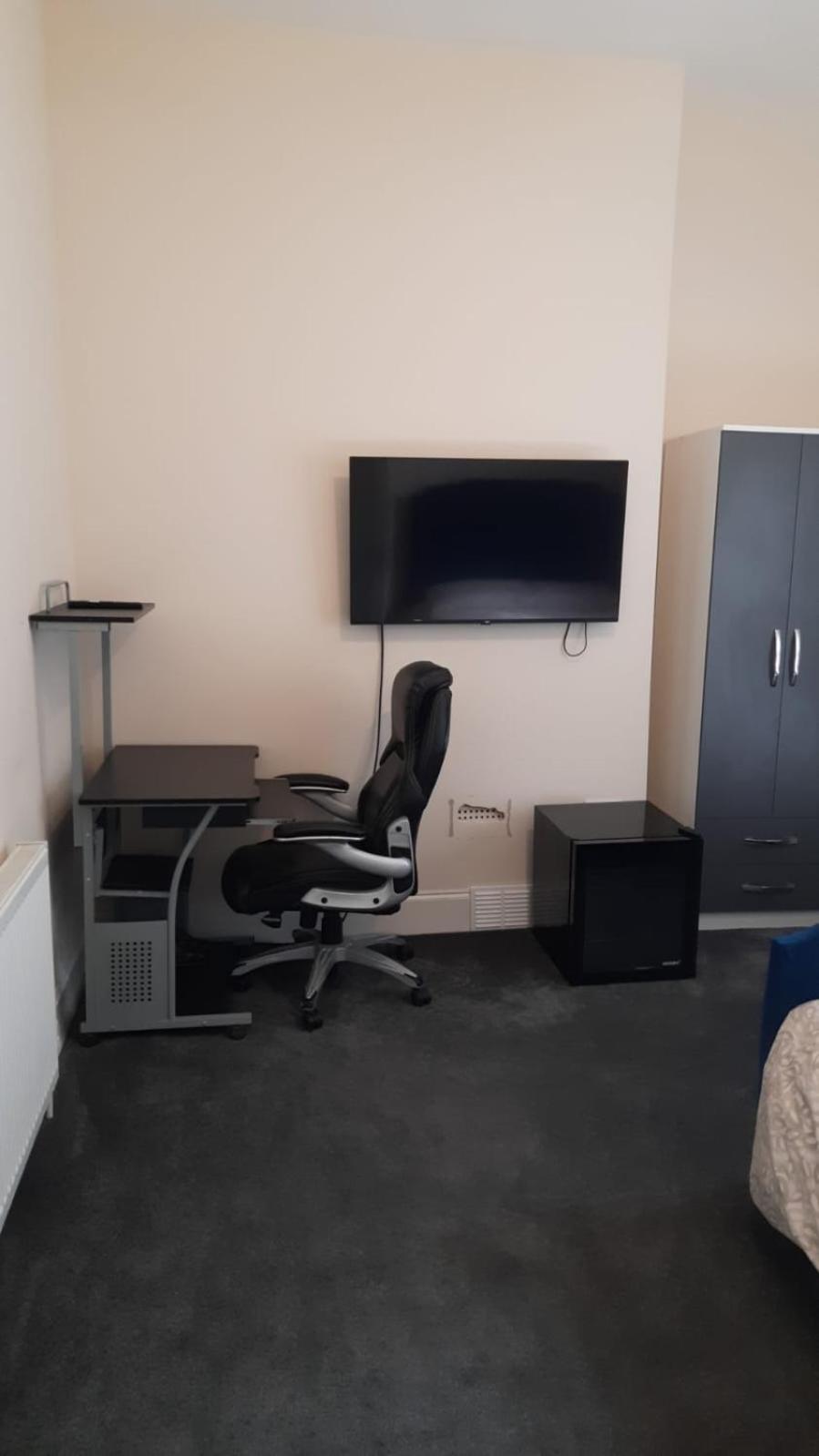Lovely Bedroom With Shared Kitchen & Bathroom Free Parking Walsall Exteriér fotografie