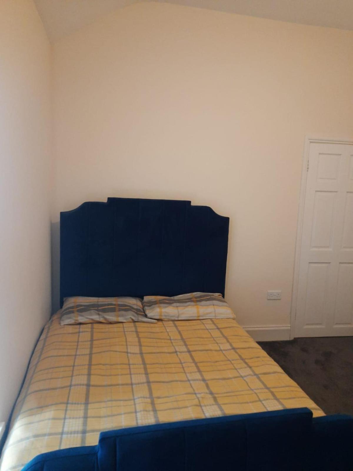 Lovely Bedroom With Shared Kitchen & Bathroom Free Parking Walsall Exteriér fotografie