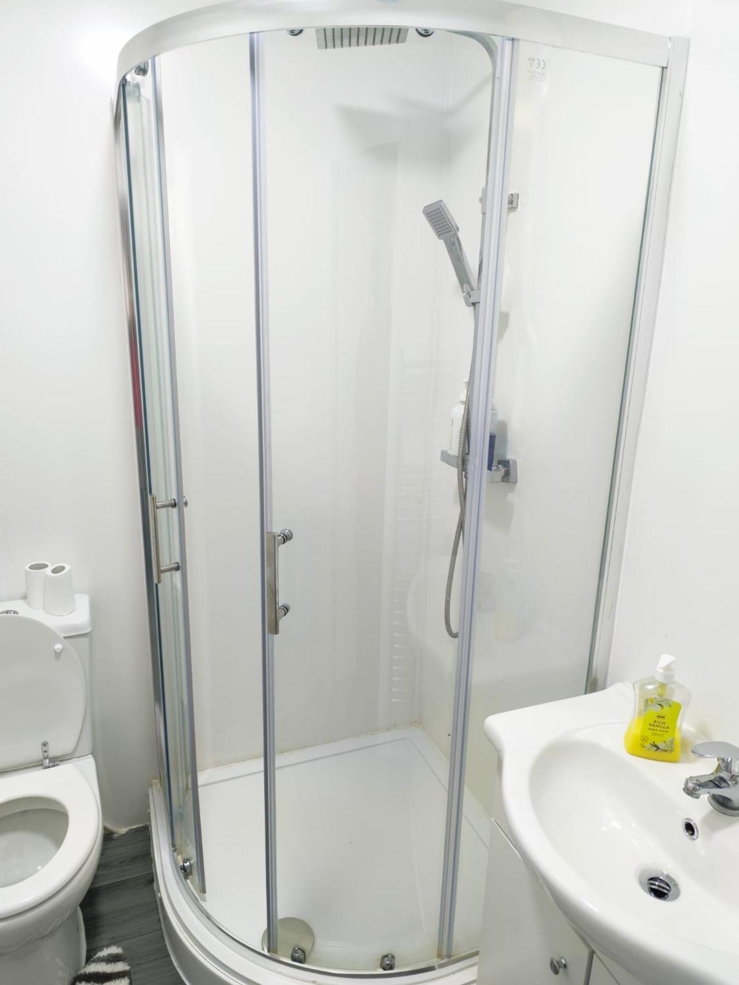 Lovely Bedroom With Shared Kitchen & Bathroom Free Parking Walsall Exteriér fotografie